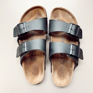 Black Birkenstock’s